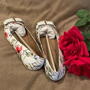💕Aerosoles Floral Flats💕